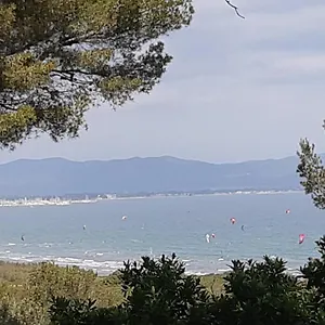 https://bastide-presqu-ile-de-giens-superbe-vue-mer-piscine.fr-provencehotel.com